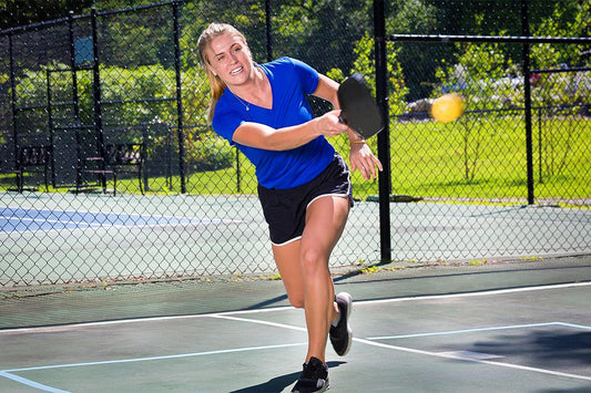 pickleball-paddle-playing
